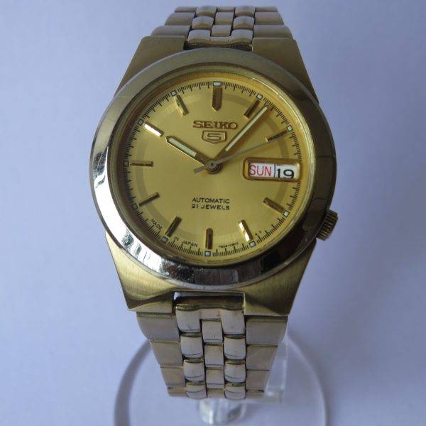 Retro 1990-2000 Seiko Gold Tone Day/Date W.R. Quartz Men's Watch w/ Gold  Tone Band! | Seiko gold, Watches for men, Leather band