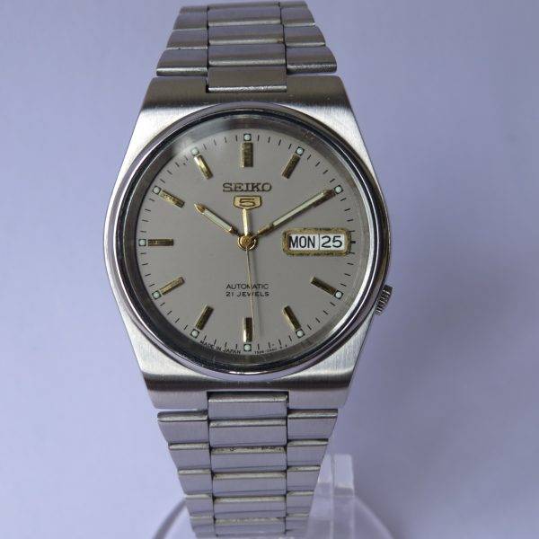 Vintage seiko 5 cheap automatic 21 jewels price