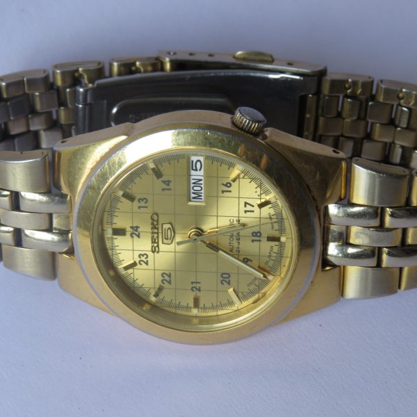 Pre Owned Vintage Made in Japan SEIKO 5 Automatic 21 Jewels Men's watch  Neat Condition Exhibition Case back 35 mm Case : Golden Color - No.7S26-  02V0 