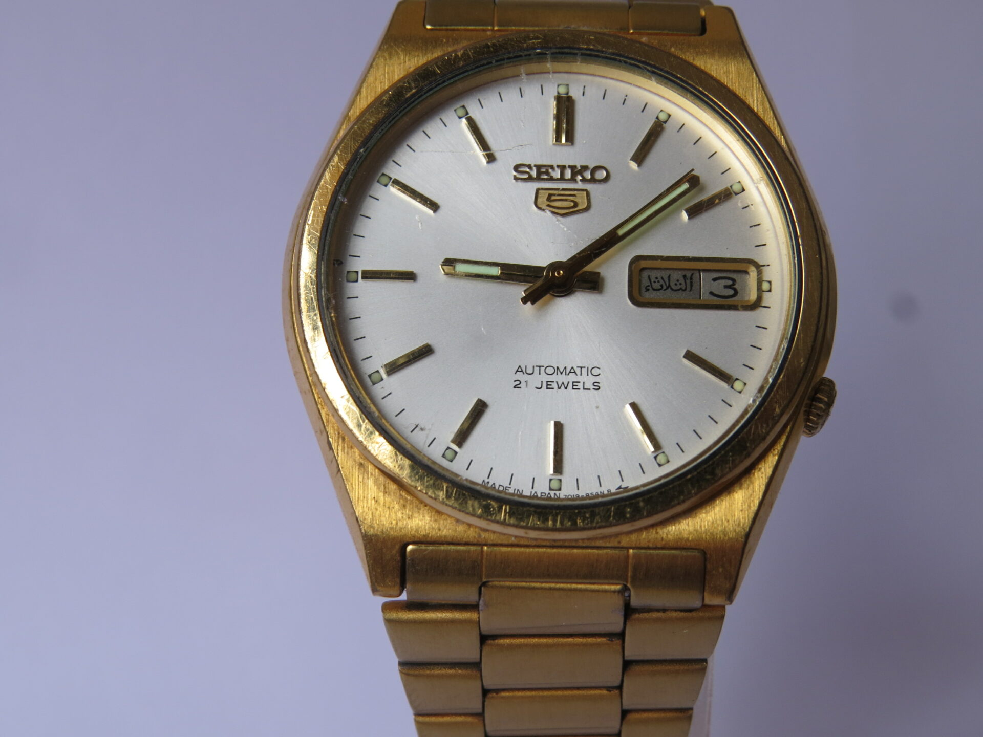 IMG_4147 Pre Owned Light Use Made in Japan SEIKO 5 Automatic Solid case back Unisex Watch : 21 Jewels I Neat Condition I 35 MM Case Dia : White Dial : No. 7019 - 8180 | B1011 - Image 2