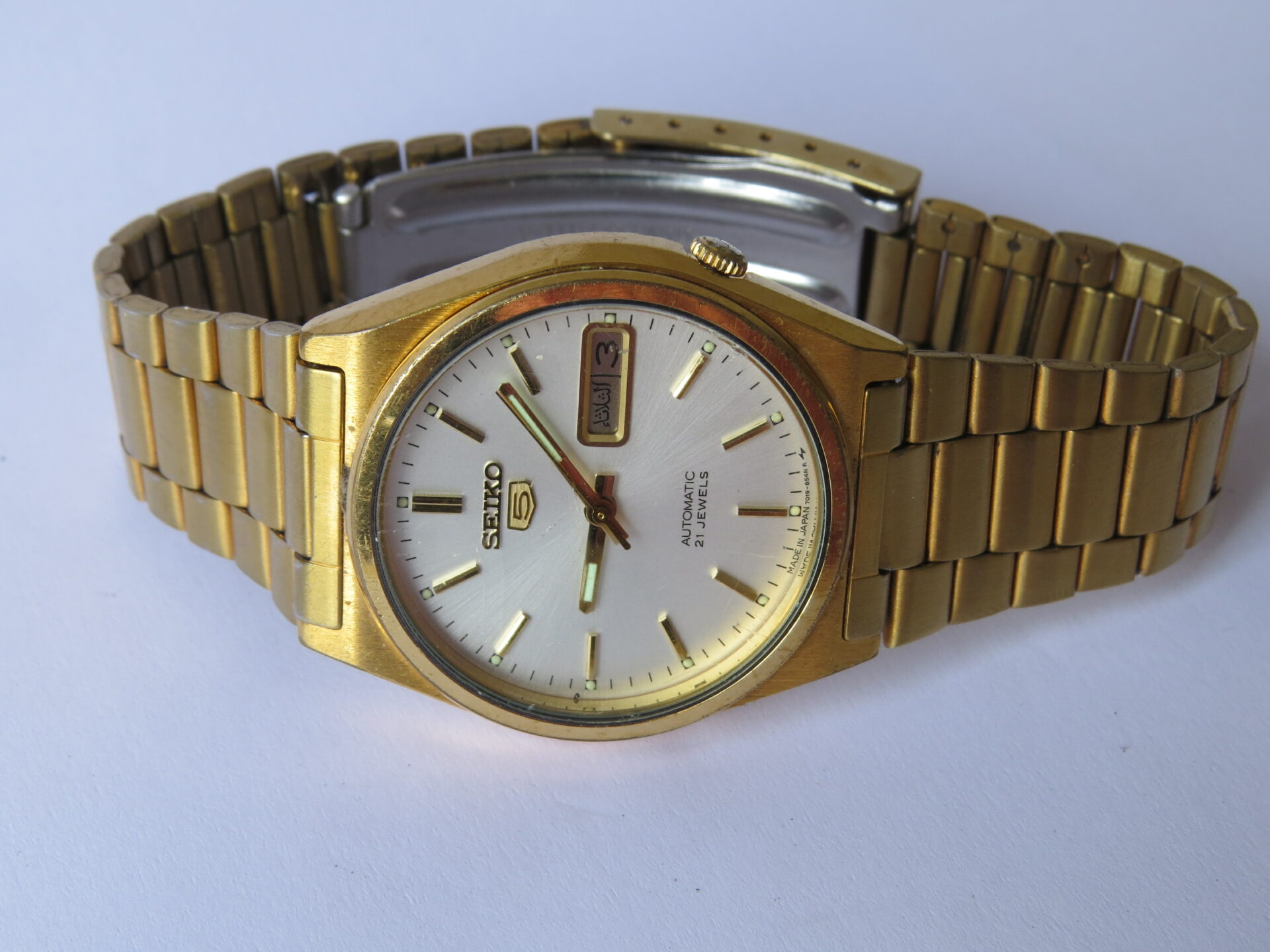 IMG_4152 Pre Owned Light Use Made in Japan SEIKO 5 Automatic Solid case back Unisex Watch : 21 Jewels I Neat Condition I 35 MM Case Dia : White Dial : No. 7019 - 8180 | B1011 - Image 7