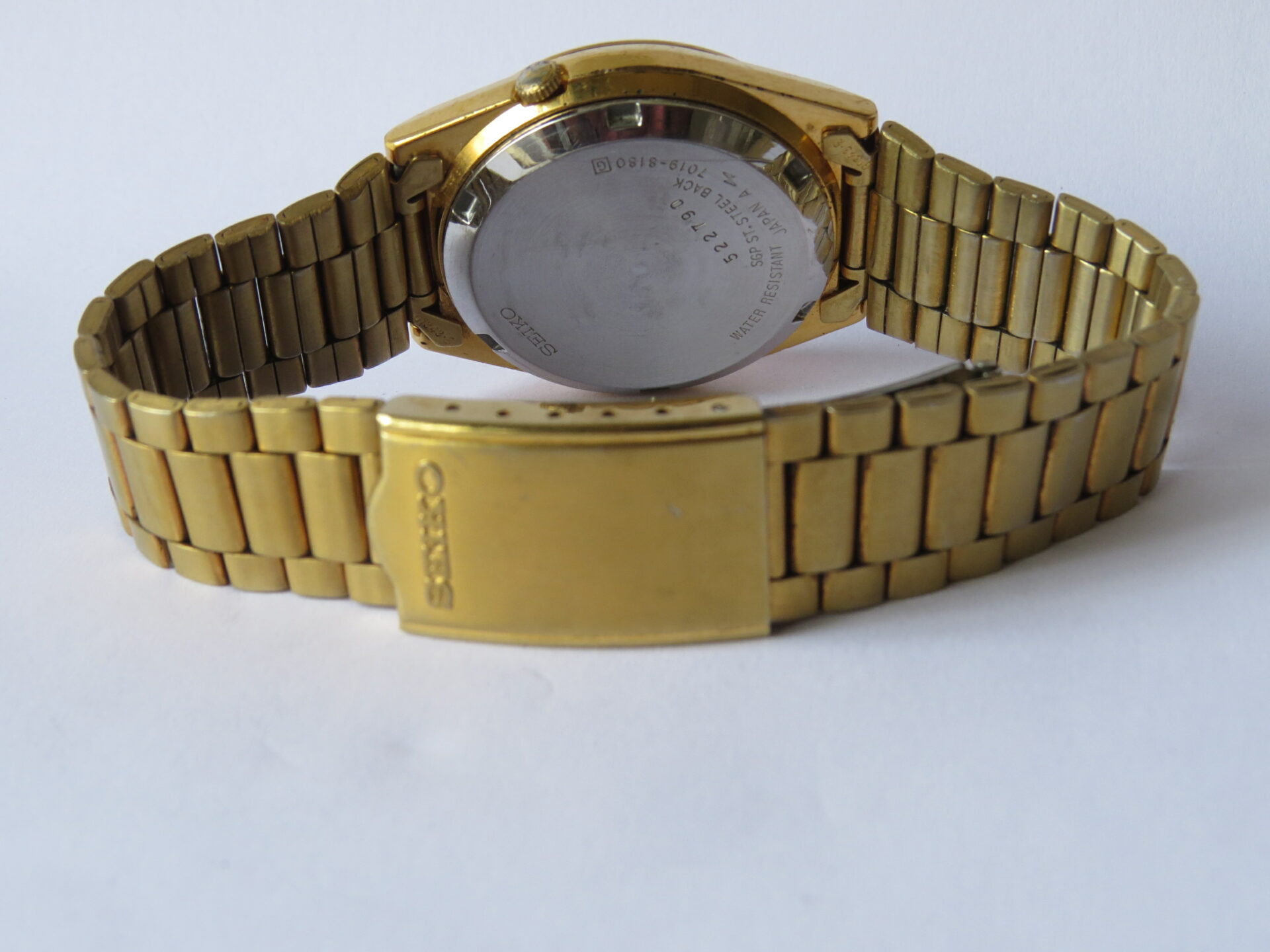 IMG_4155 Pre Owned Light Use Made in Japan SEIKO 5 Automatic Solid case back Unisex Watch : 21 Jewels I Neat Condition I 35 MM Case Dia : White Dial : No. 7019 - 8180 | B1011 - Image 10