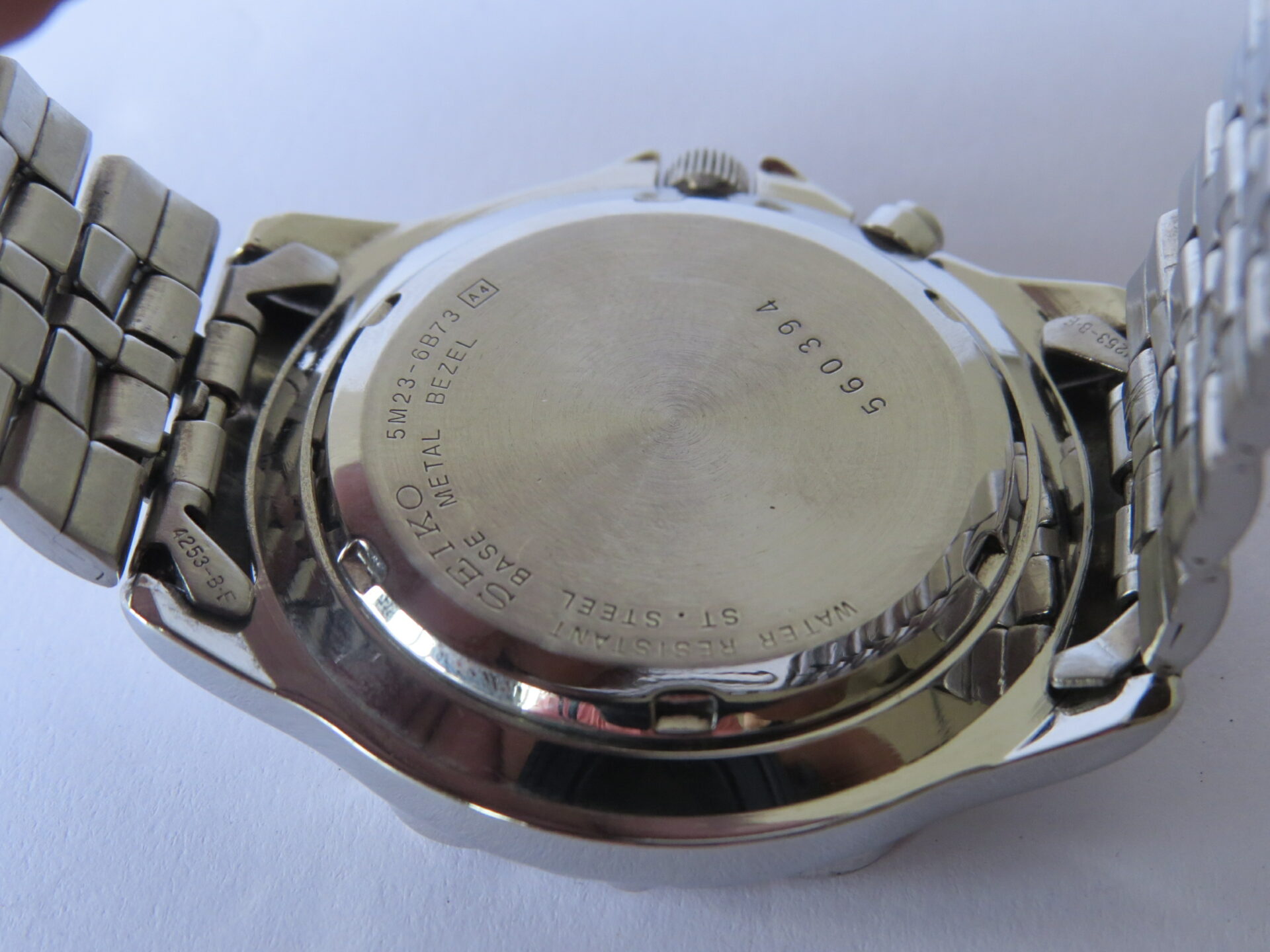 IMG_4176 Pre Owned Made in Japan SEIKO Kinetic Quartz Men's Watch : 21 Jewels I Black Dial I Neat Condition I 39 MM Case Dia : Black Dial : No. 5M23 - 6873 | B1013 - Image 9
