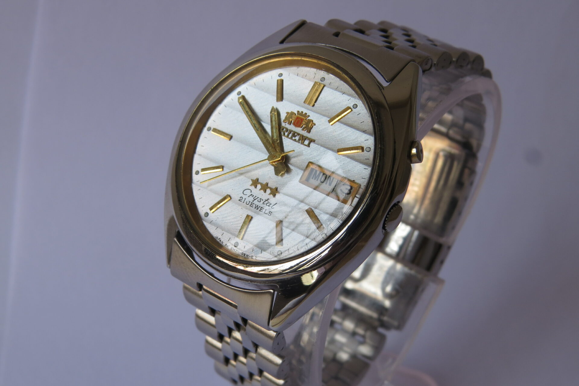 IMG_5051 Pre Owned Made in Japan ORIENT 3 Star Crystal Automatic Men's watch I Neat Condition I 37 mm Grey Dial - Model No. KY EM04 B0B CA : B1201 - Image 2