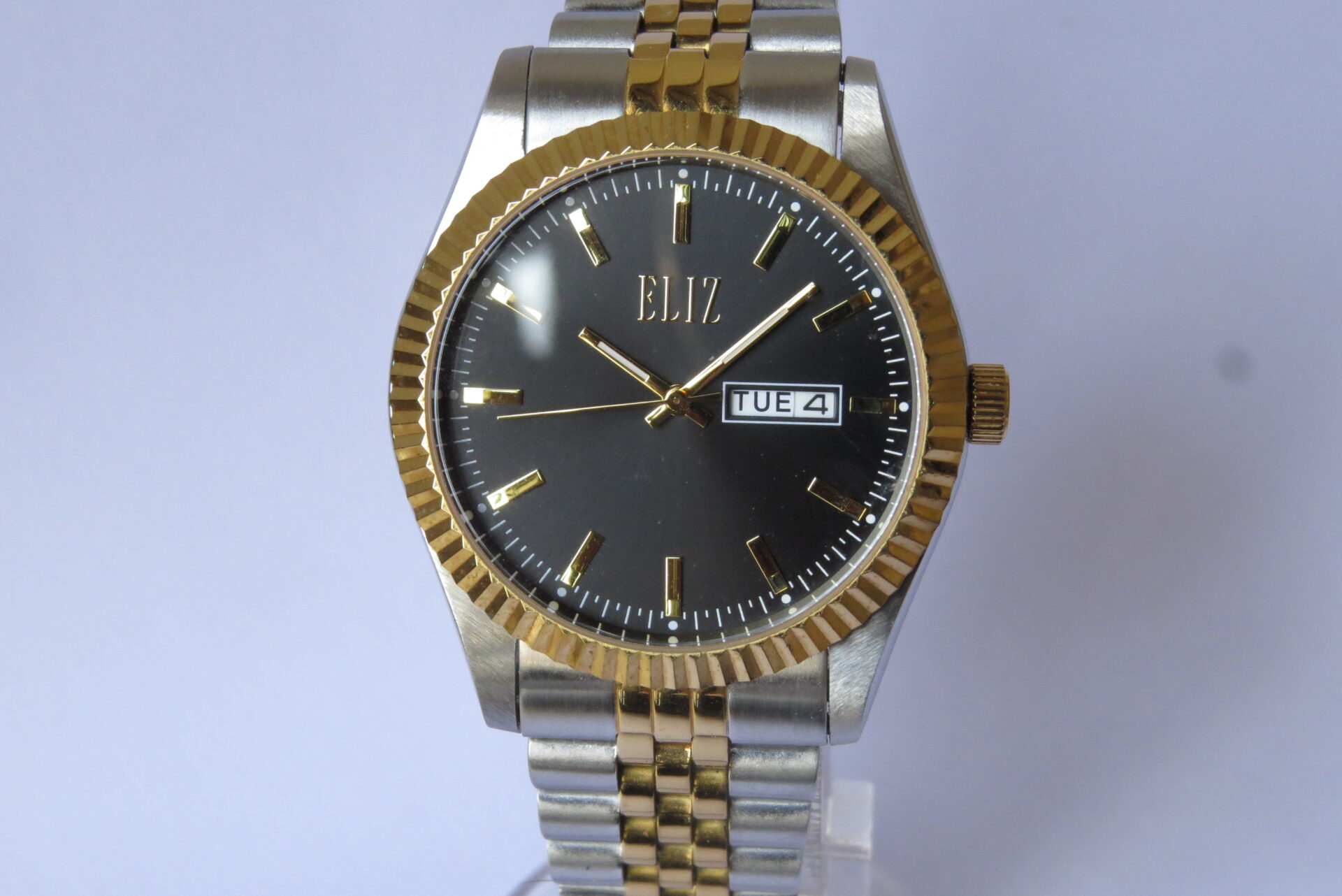 IMG_6253 Pre Owned Swiss Precition ELIZ Quartz Wrist Watch for Men I 40 mm Case Dia I Dual Tone Bracelet I Black Color Classic Dial : Model No. ES10-8863G - B1608 - Image 3