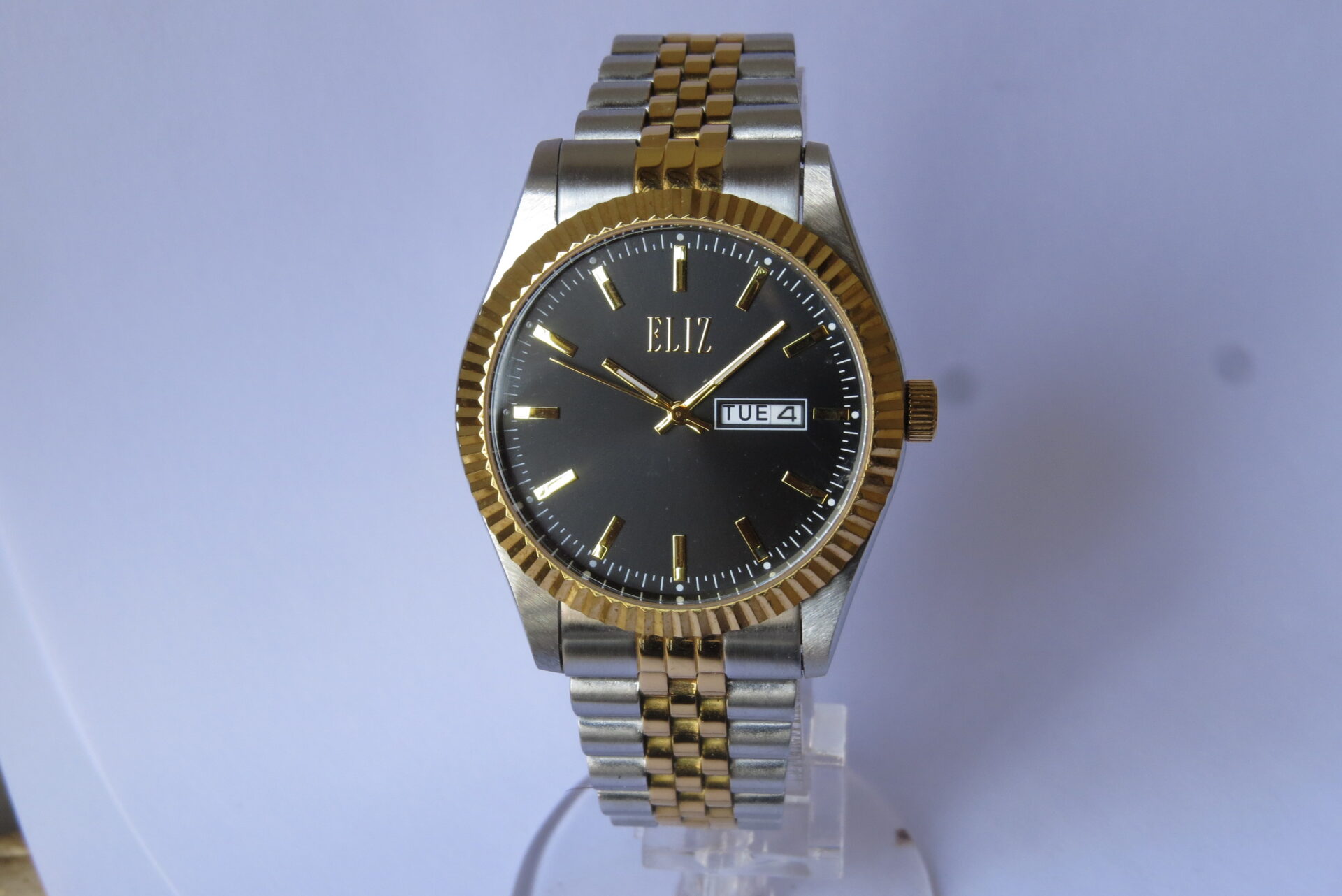 IMG_6254 Pre Owned Swiss Precition ELIZ Quartz Wrist Watch for Men I 40 mm Case Dia I Dual Tone Bracelet I Black Color Classic Dial : Model No. ES10-8863G - B1608 - Image 4
