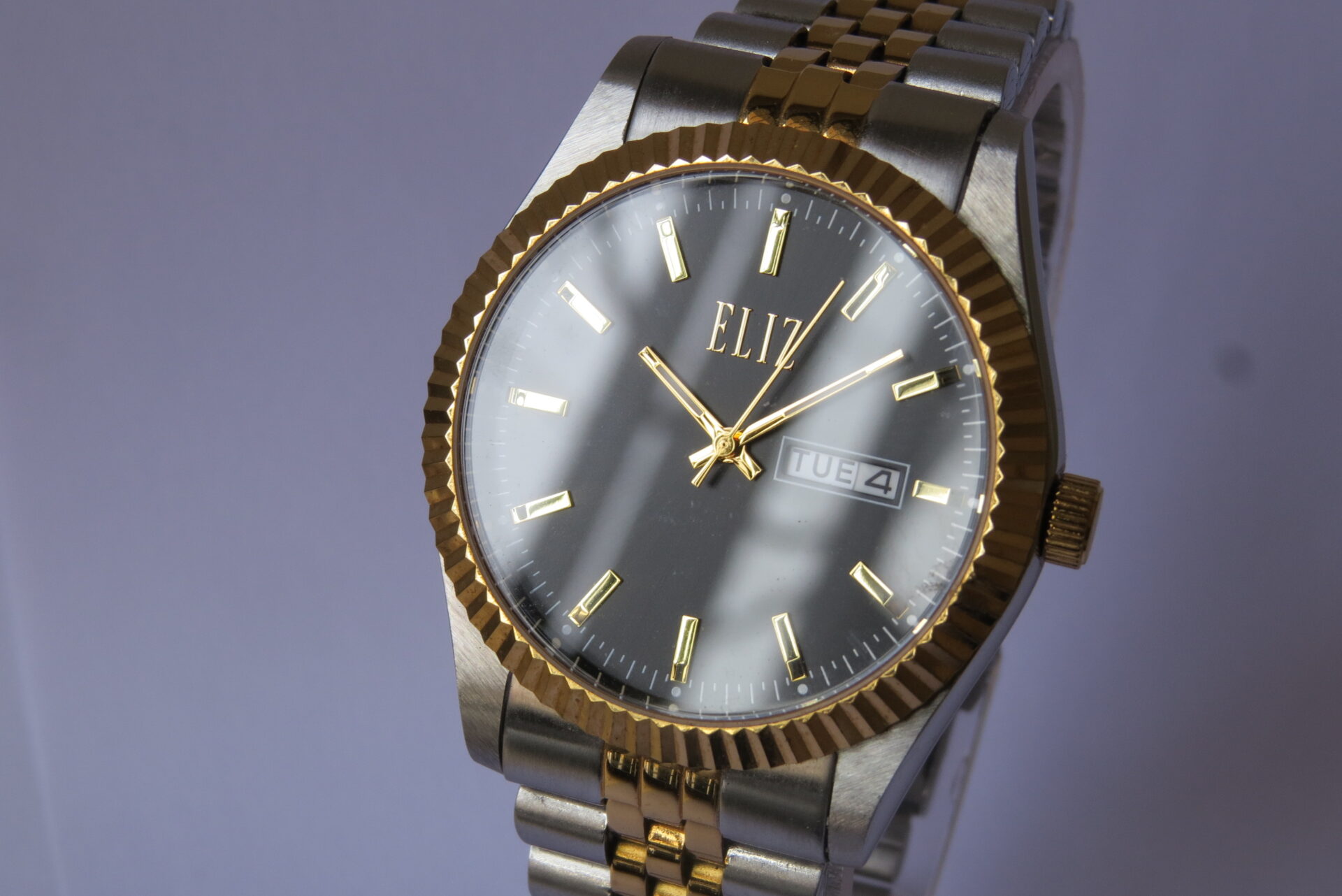 IMG_6255 Pre Owned Swiss Precition ELIZ Quartz Wrist Watch for Men I 40 mm Case Dia I Dual Tone Bracelet I Black Color Classic Dial : Model No. ES10-8863G - B1608 - Image 5