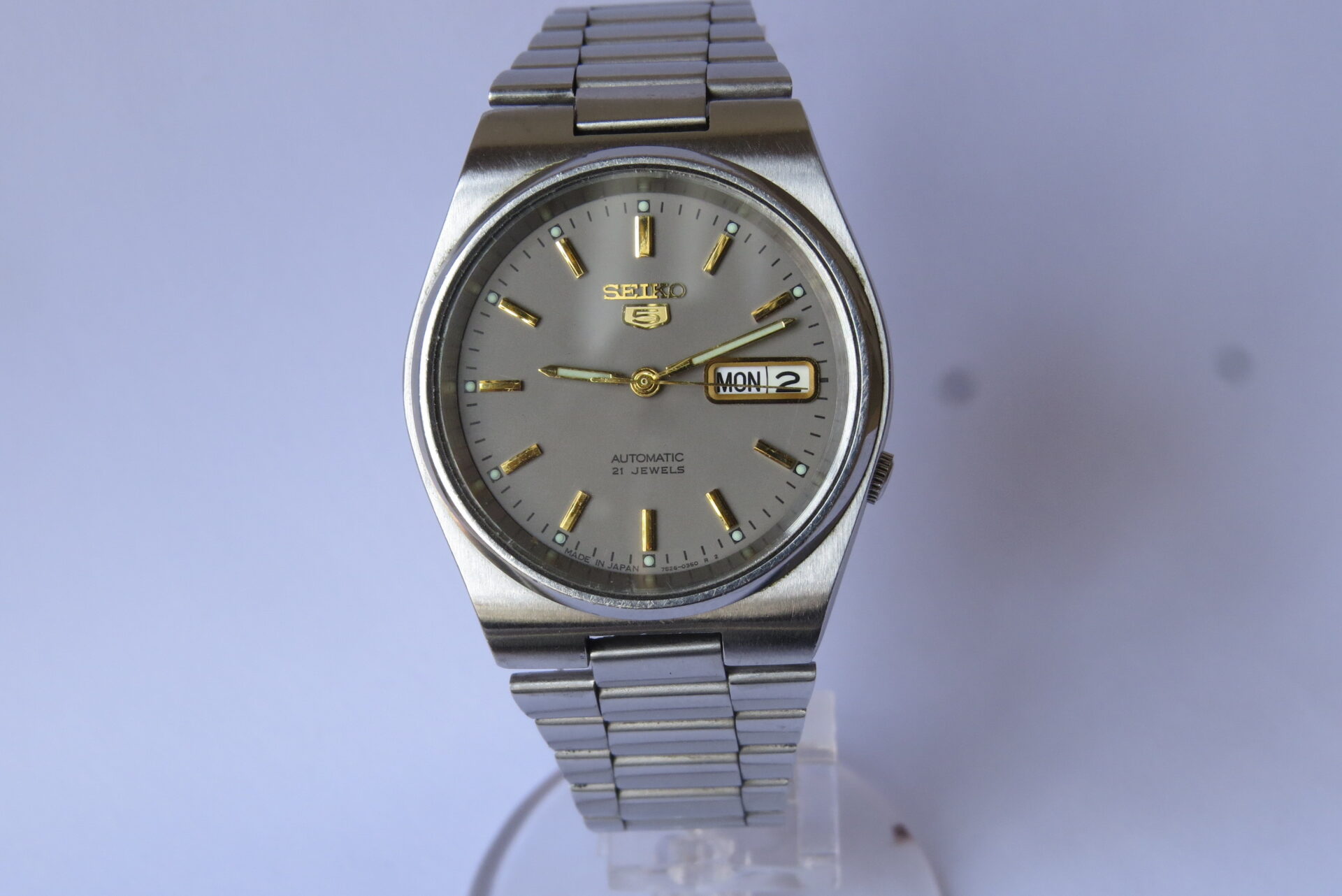 IMG_6263 Pre Owned Light use Made in Japan SEIKO 5 Automatic Exhibition case back Men's Watch I Neat Condition I 38 MM Case Dia : Grey Dial I 21 Jewels Model No. 7S26 - 0520 | B1609 - Image 2