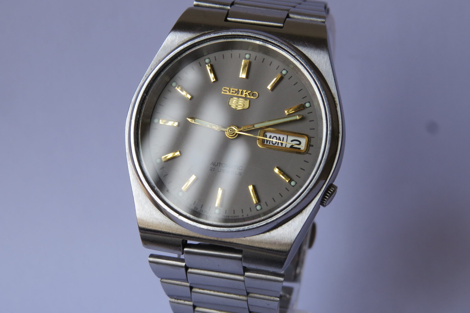 IMG_6265 Pre Owned Light use Made in Japan SEIKO 5 Automatic Exhibition case back Men's Watch I Neat Condition I 38 MM Case Dia : Grey Dial I 21 Jewels Model No. 7S26 - 0520 | B1609 - Image 4
