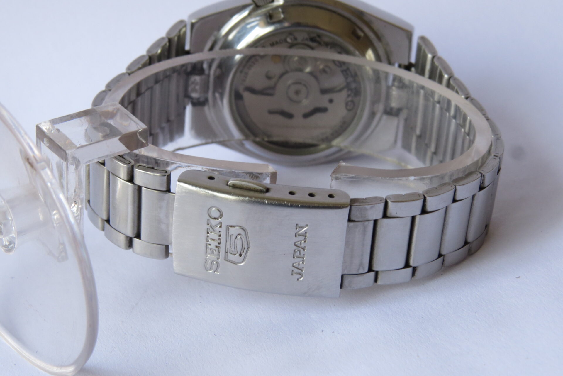 IMG_6271 Pre Owned Light use Made in Japan SEIKO 5 Automatic Exhibition case back Men's Watch I Neat Condition I 38 MM Case Dia : Grey Dial I 21 Jewels Model No. 7S26 - 0520 | B1609 - Image 10