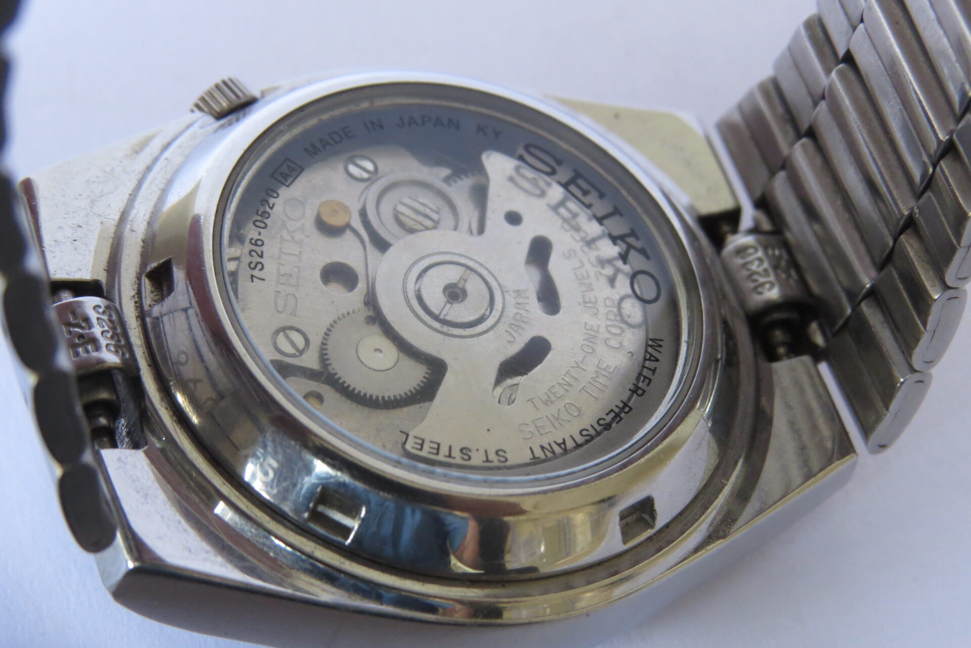 Pre owned used japan seiko 5 automatic watch for sale , model numbe 7s26 0520 , in india, mumbai, delhi, chennai, kolkatta Pre owned used japan seiko 5 automatic watch for sale , model numbe 7s26 0520 , in india, mumbai, delhi, chennai, kolkatta