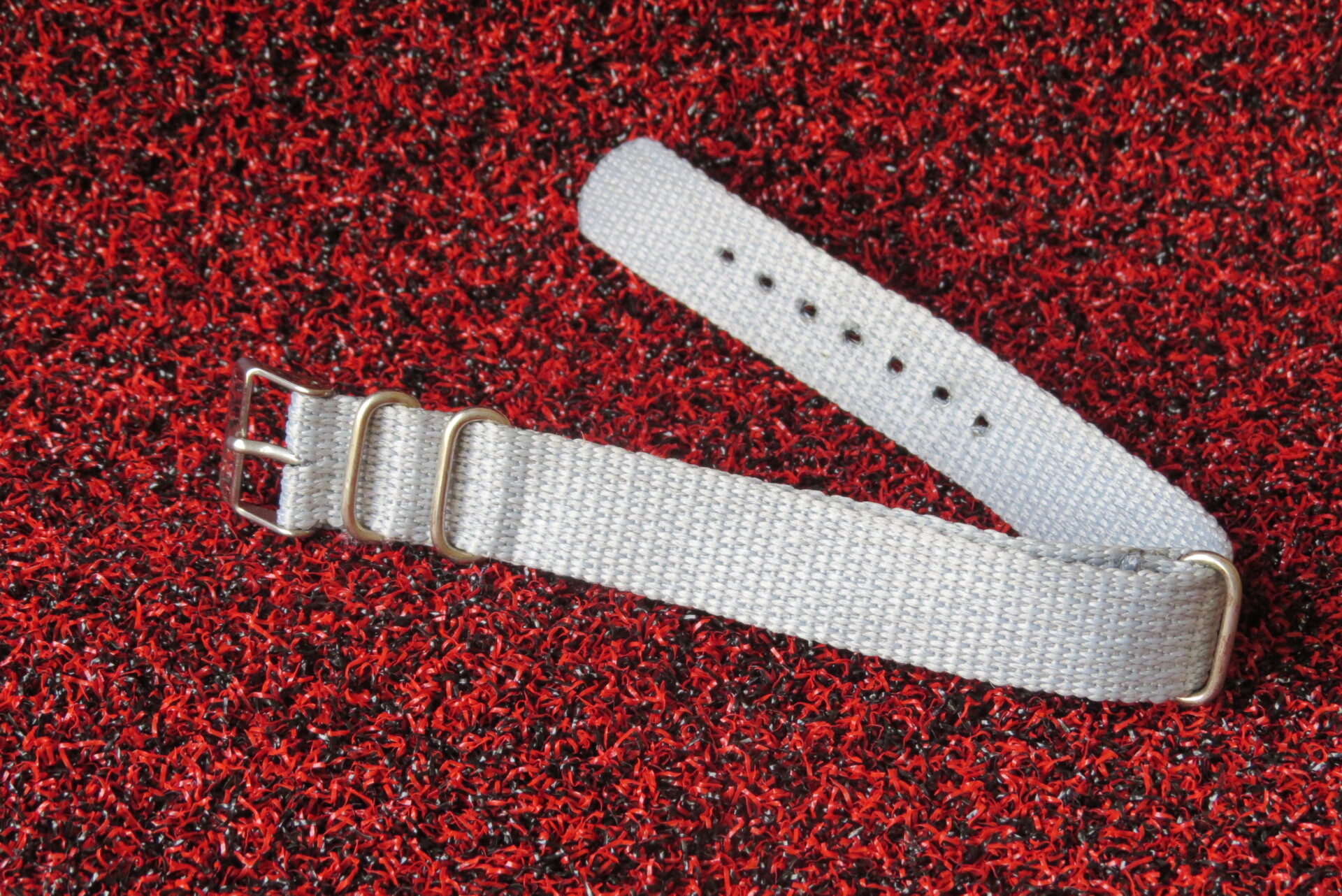 Classic Light Grey Nylon NATO Watch Strap – Military Style Replacement Watch Band Classic Light Grey Nylon NATO Watch Strap – Military Style Replacement Watch Band