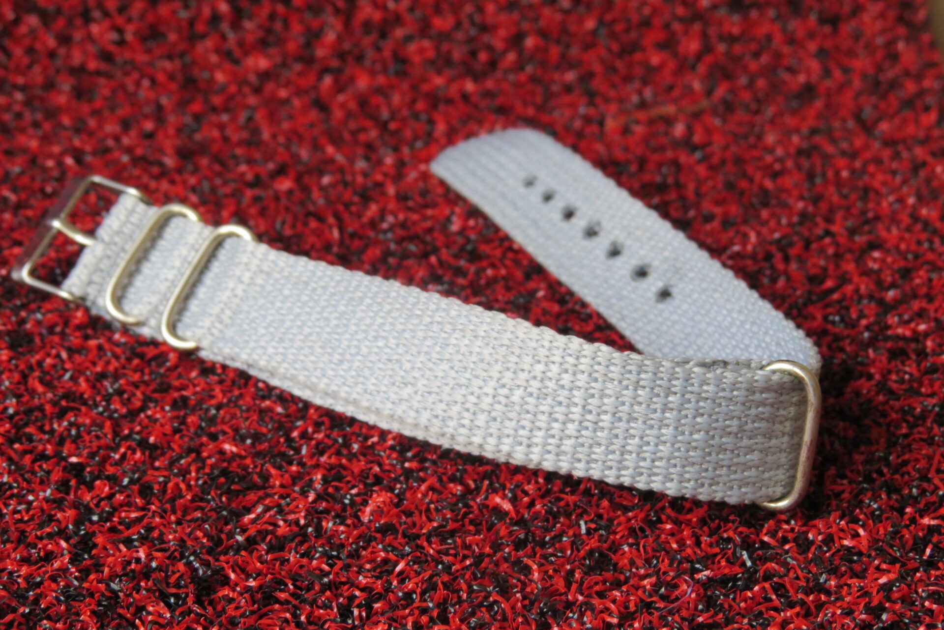 Classic Light Grey Nylon NATO Watch Strap – Military Style Replacement Watch Band Classic Light Grey Nylon NATO Watch Strap – Military Style Replacement Watch Band