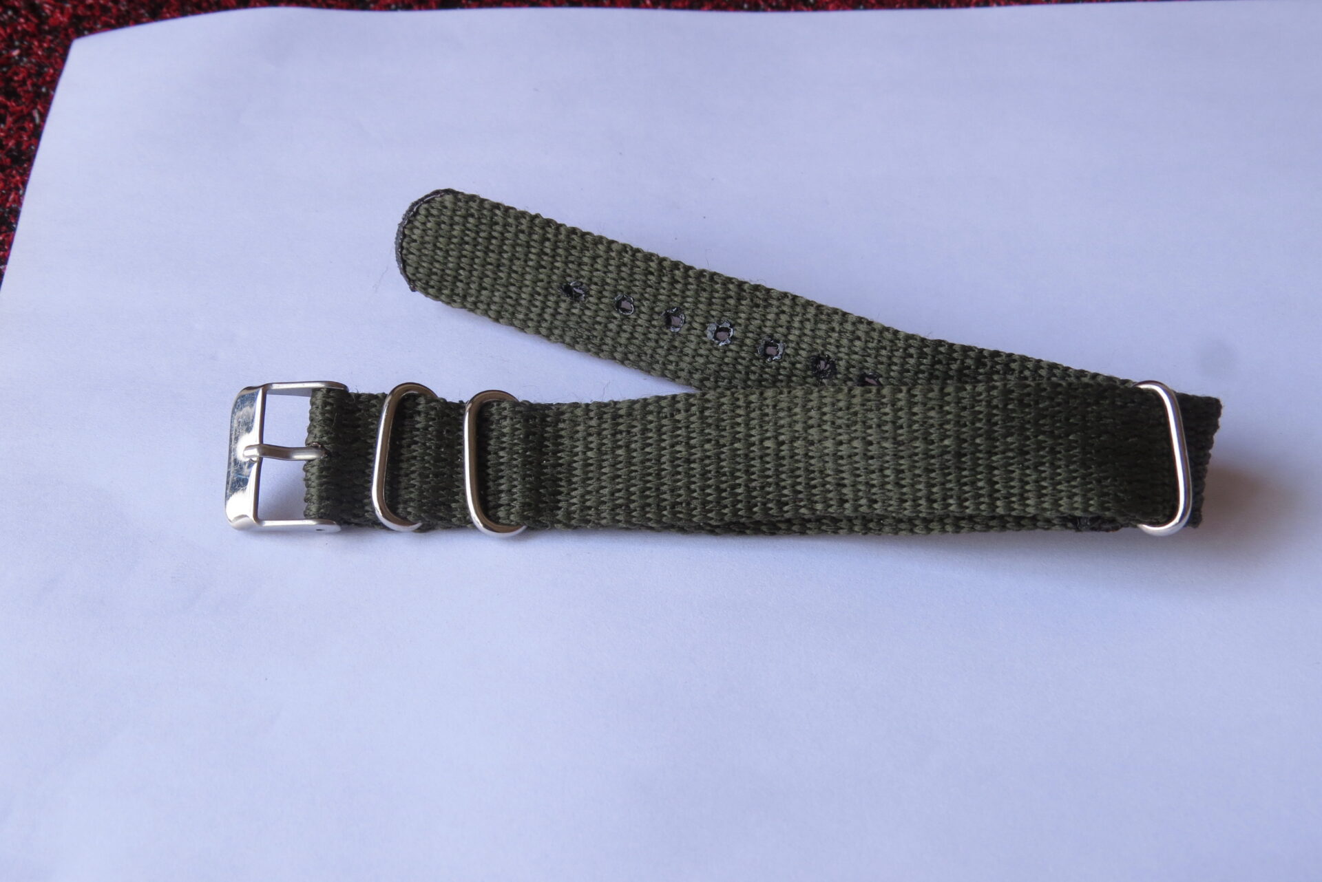Classic Olive Green Nylon NATO Watch Strap – Military Style Replacement Watch Band Classic Olive Green Nylon NATO Watch Strap – Military Style Replacement Watch Band
