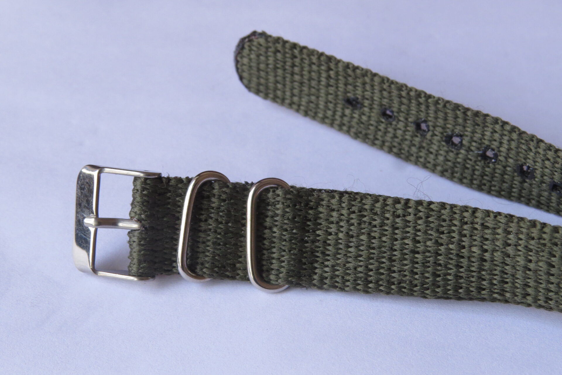 Classic Olive Green Nylon NATO Watch Strap – Military Style Replacement Watch Band Classic Olive Green Nylon NATO Watch Strap – Military Style Replacement Watch Band